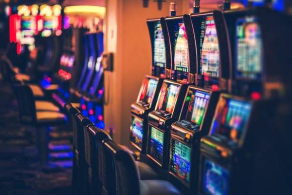 Explore Poker Tournaments and Traditional Casino Card Games Through คาสิโนออนไลน์